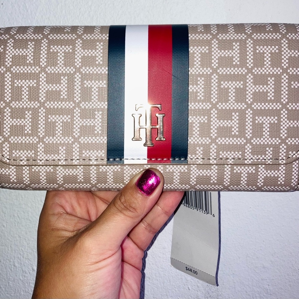Tommy Hilfiger Beige Wallet with Red and Blue Stripe